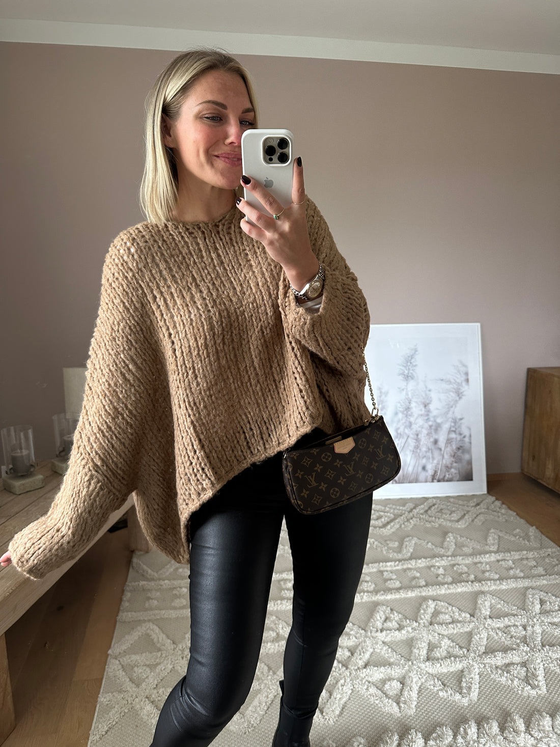 Oversized Lochpullover aus Wolle camel