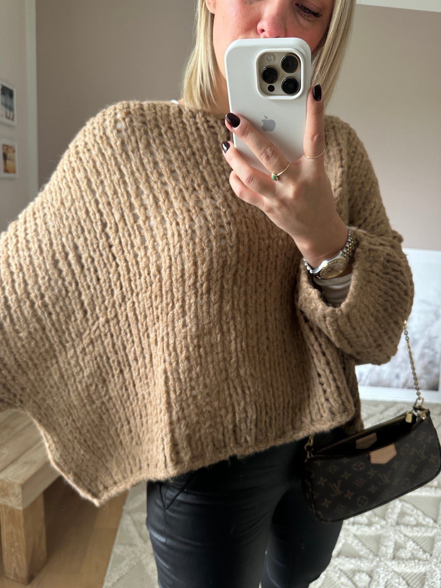 Oversized Lochpullover aus Wolle camel