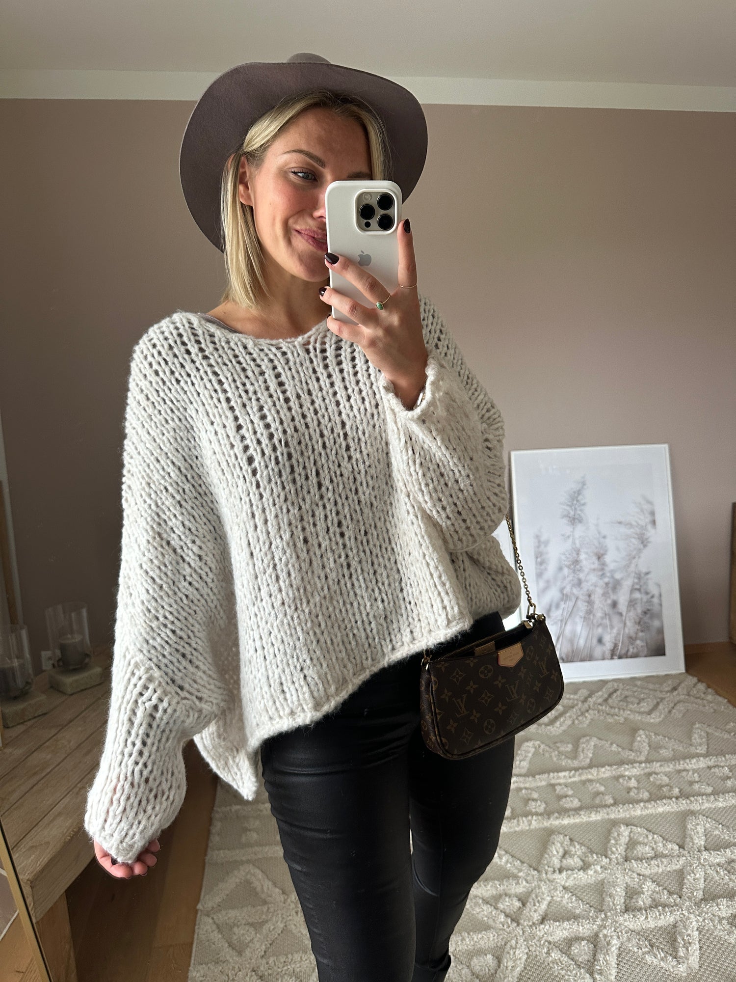 Oversized Lochpullover aus Wolle white