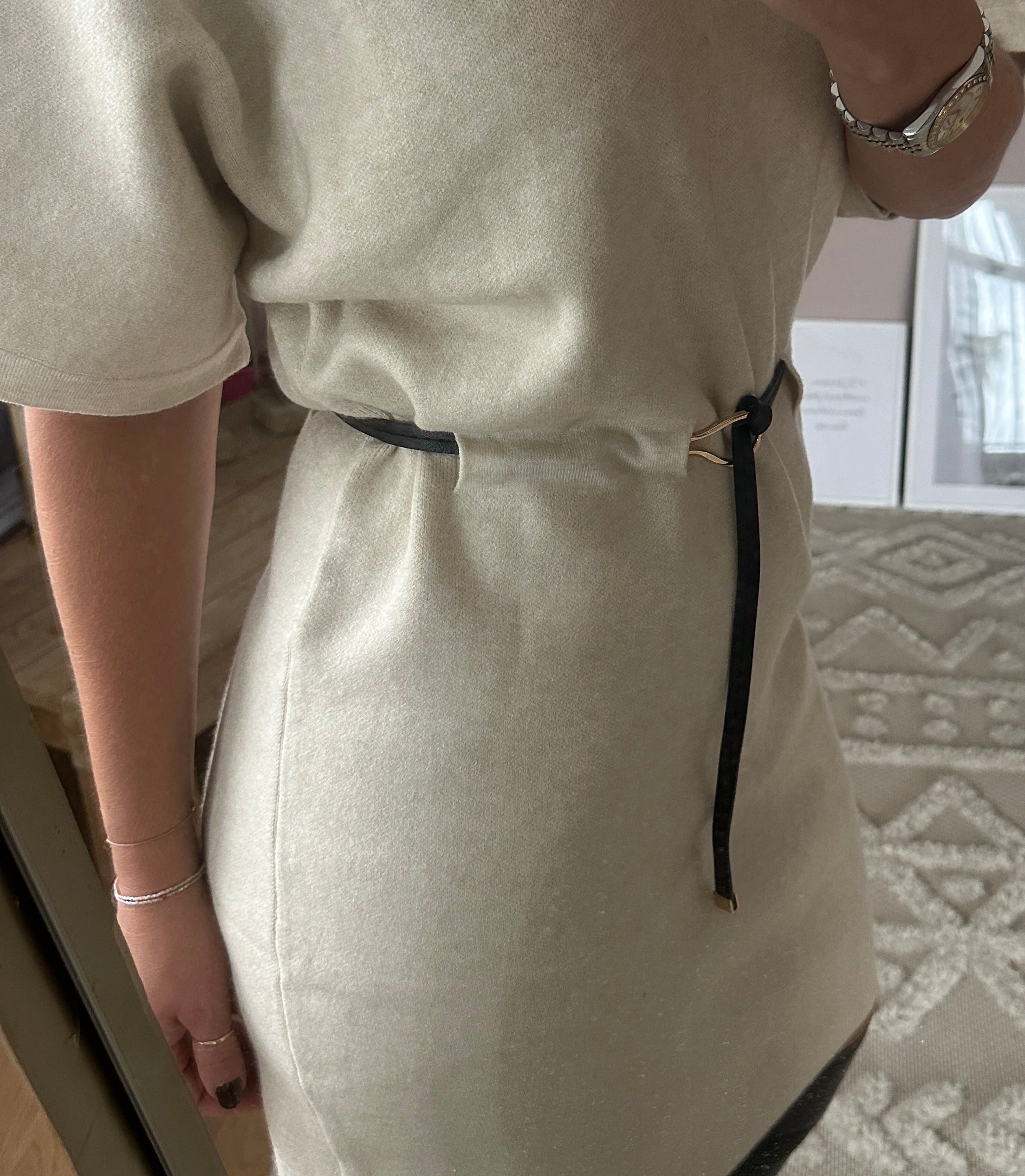 Midi-Kleid mit Gürtel beige